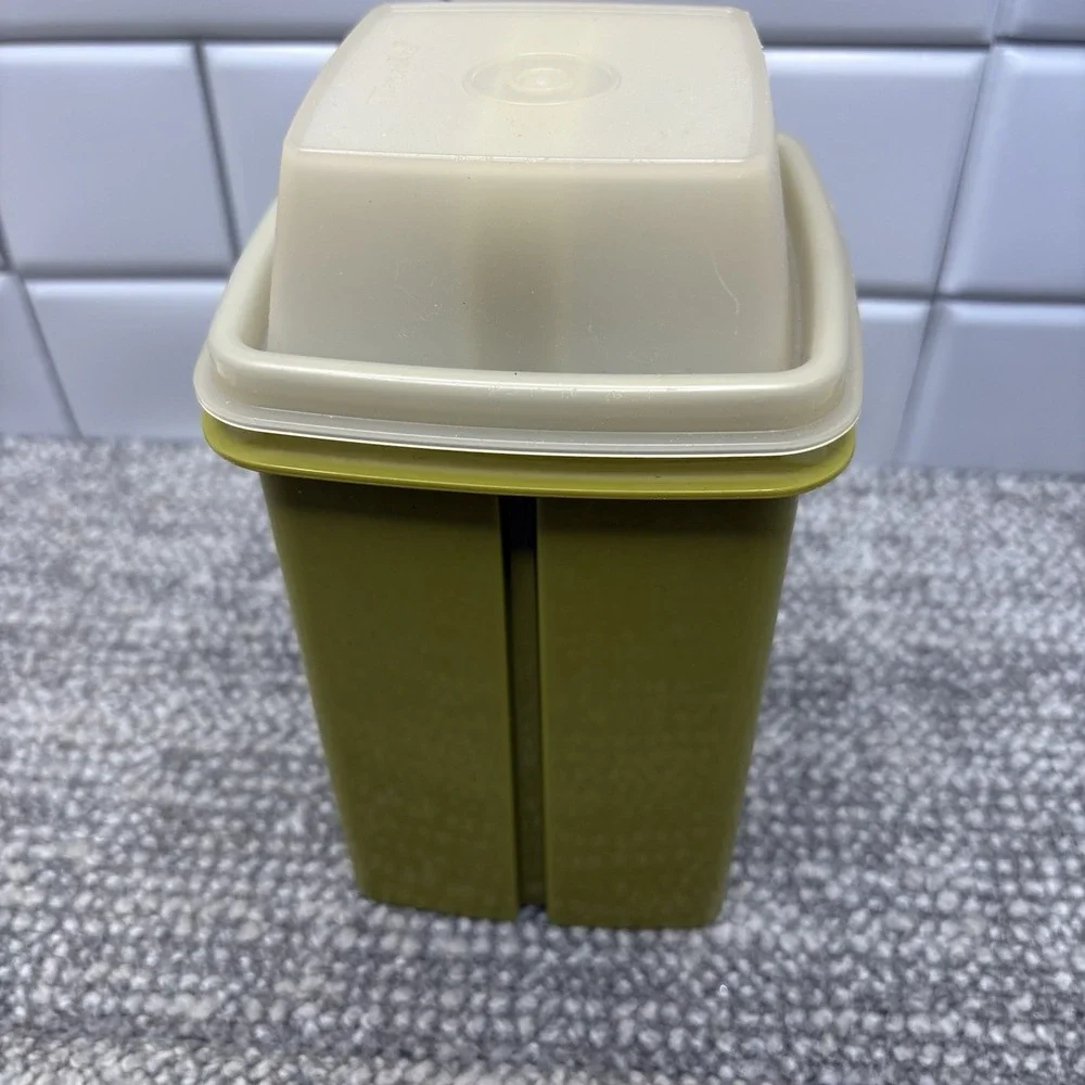VTG Tupperware Pickle Keeper Pick A Pickle Avocado Green Lid Strainer Complete